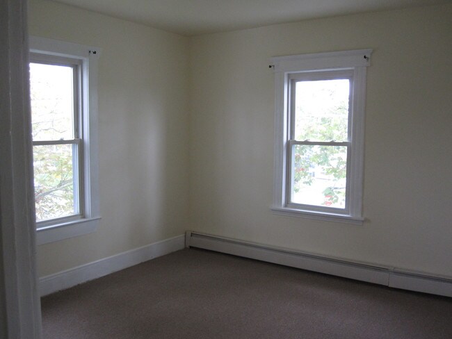Building Photo - 329 Viviney St