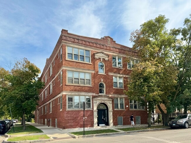 Building Photo - 2659 N Saint Louis Ave