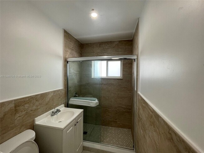 Foto del edificio - 315 NE 111th St