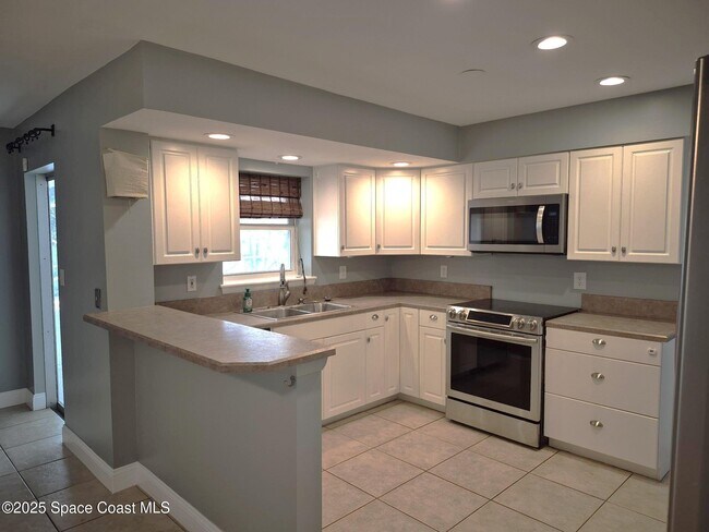 Foto del edificio - 120 Holiday Ln