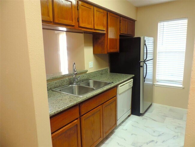 Building Photo - 10555 Turtlewood Ct