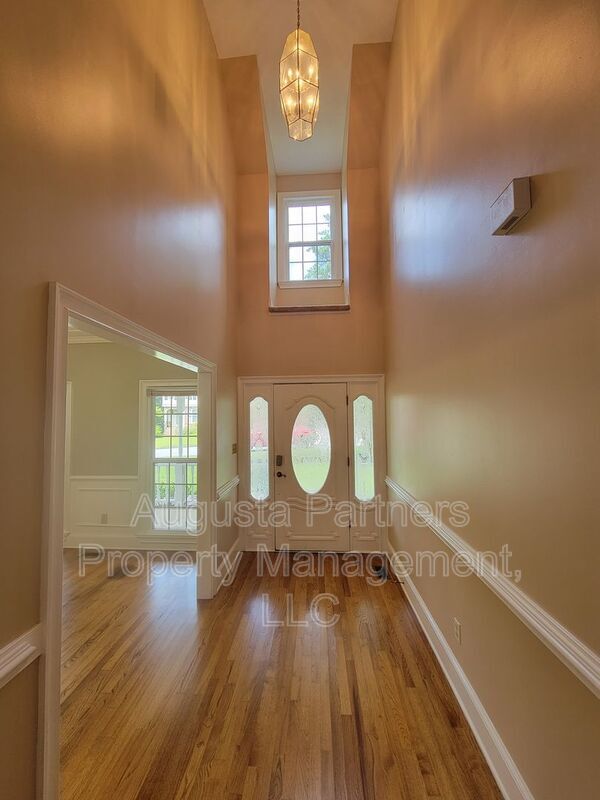 Foto del edificio - 650 Woodstone Way