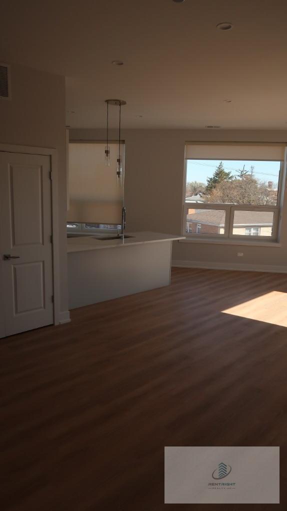 Building Photo - 2 bedroom in CHICAGO IL 60630