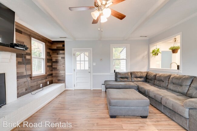 Building Photo - 3 br, 2 bath House - 831 Dongola Road