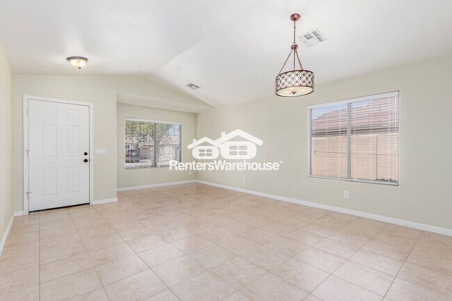 Foto del edificio - 12625 W Indianola Ave