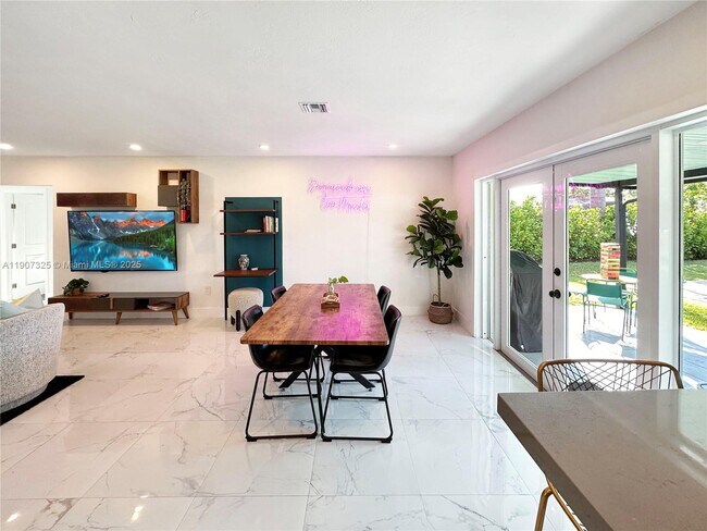 Foto del edificio - 1424 NE 118th St