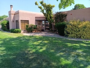 Building Photo - 6912 La Costa Dr NE