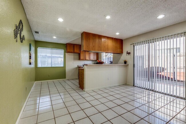 Building Photo - Beautiful 4/2 home