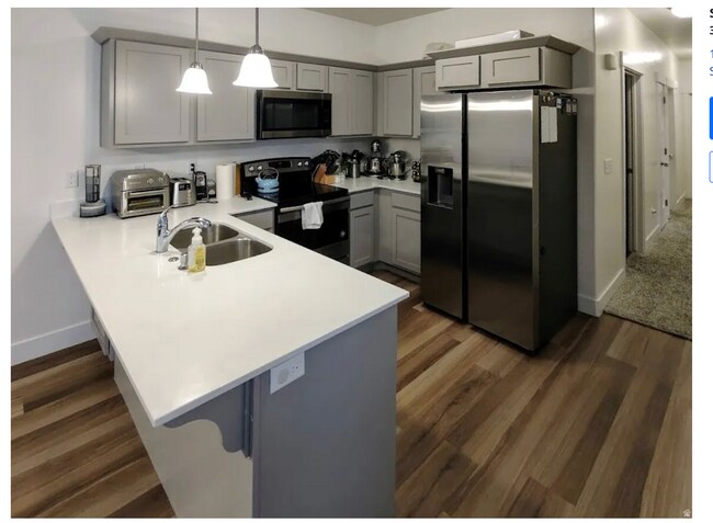 Building Photo - Riverton Condo