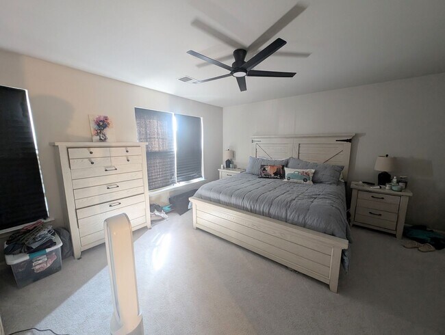 Foto del edificio - END UNIT STUNNER!