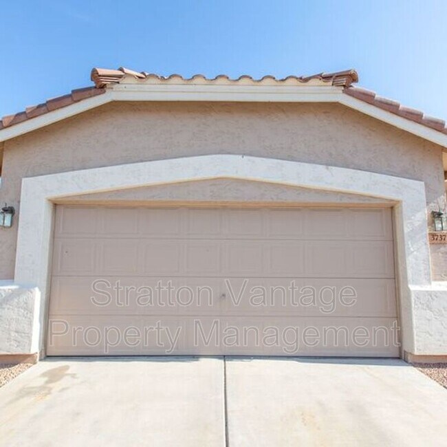 Building Photo - 3737 E Isabella Ave
