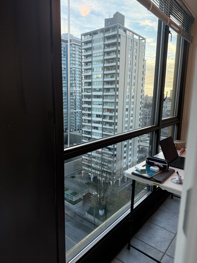 Building Photo - 1331 Alberni St