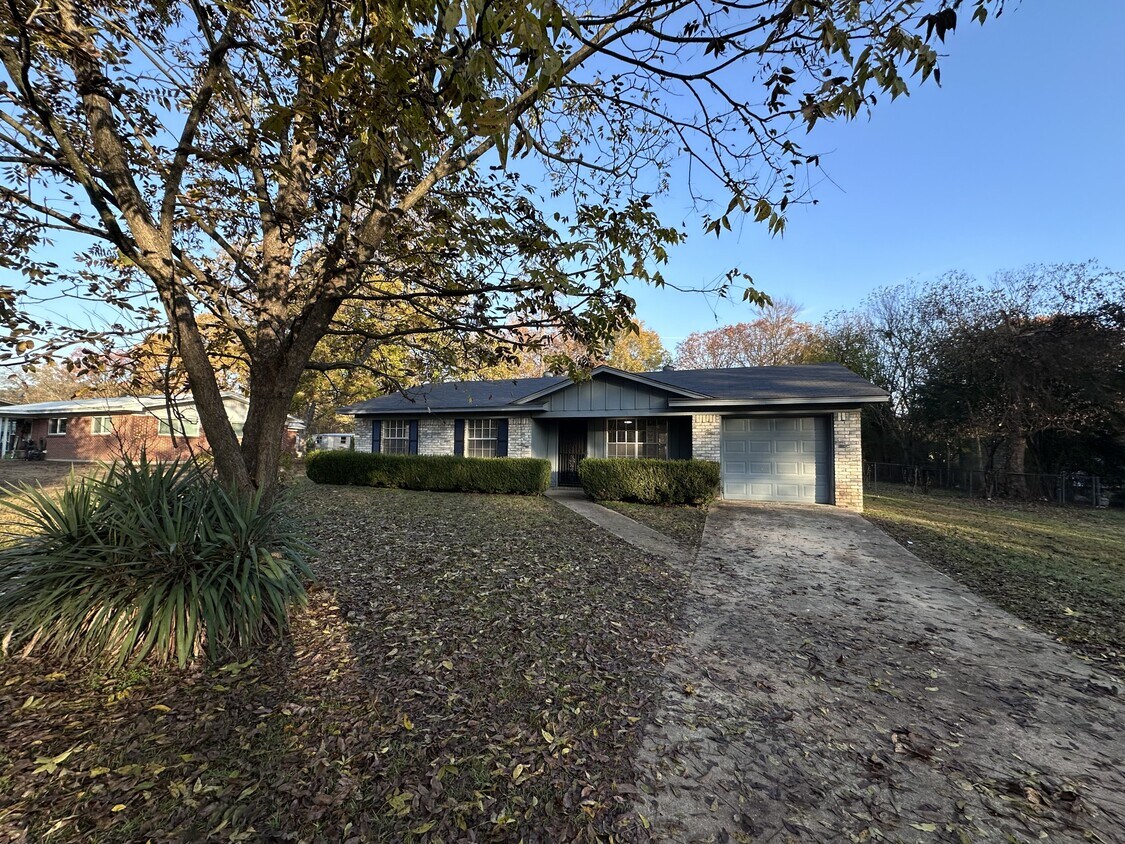Primary Photo - 207 Maryland Dr