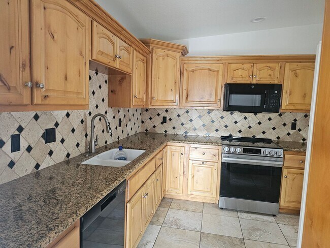Building Photo - Unfurnished Duplex COMING SOON!!