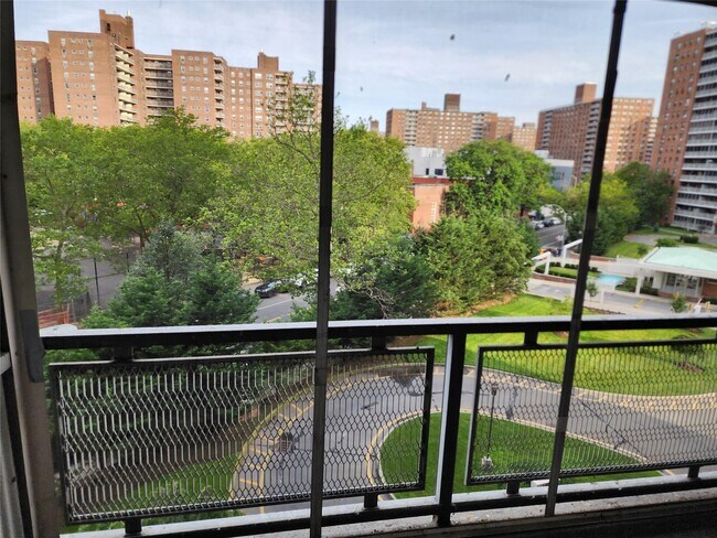 Foto del edificio - 61-55 98th St