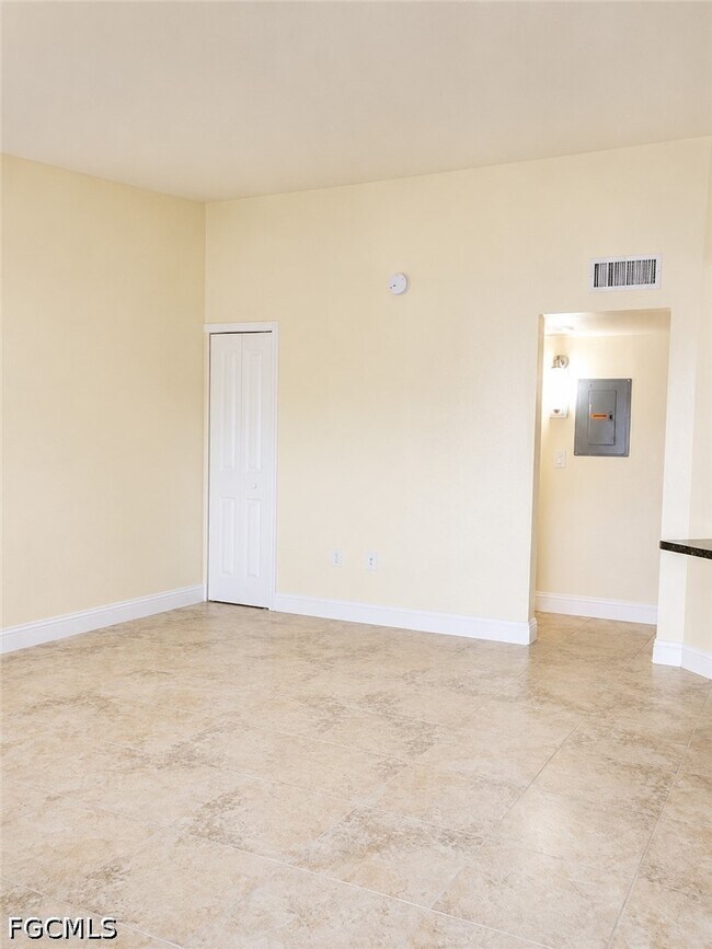 Building Photo - 3175 Royalston Ave
