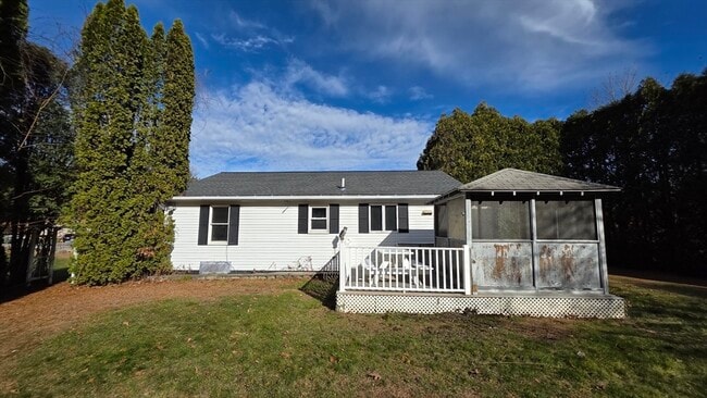 Building Photo - 13 E Brookfield Rd