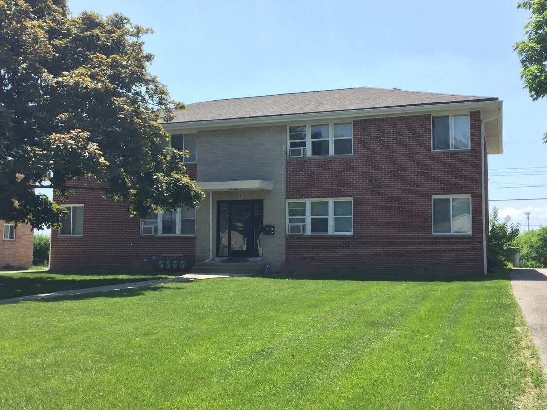 Foto principal - 7927 W Bender Ave