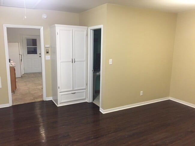 Building Photo - 1575 Riverside Dr