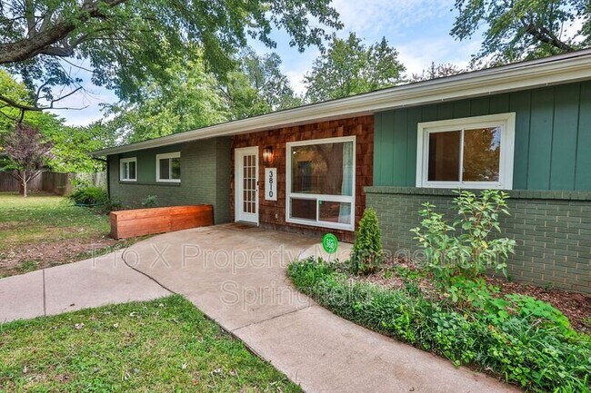 Foto del edificio - 3810 S Farm Rd 135