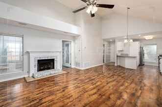 Building Photo - 2108 Panorama Dr