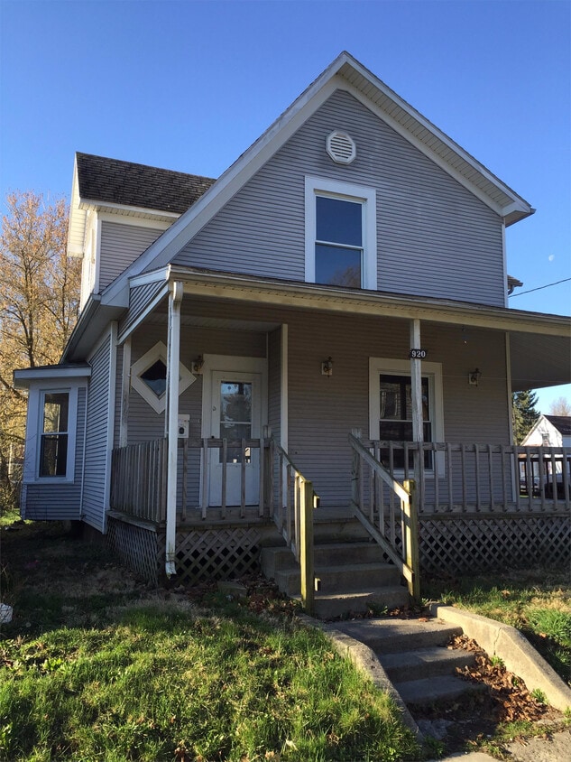 Primary Photo - 920 Fairview Ave