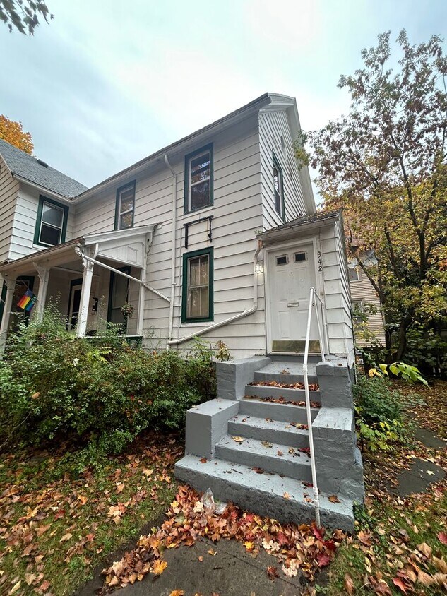 Pearl/Meigs Room for Rent in Rochester, NY