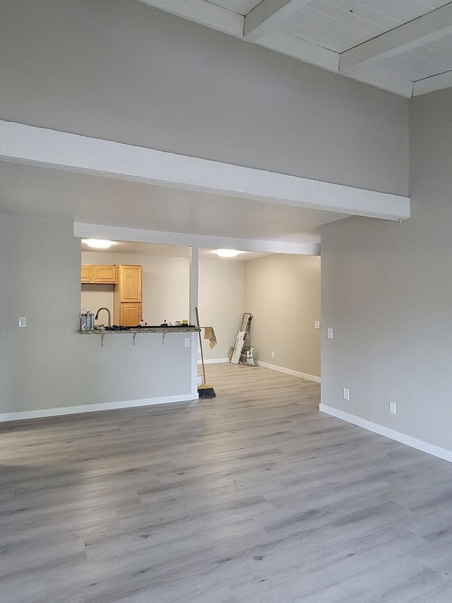 Foto del edificio - Peppertree Ventura Upper level 2+1 Condo w...