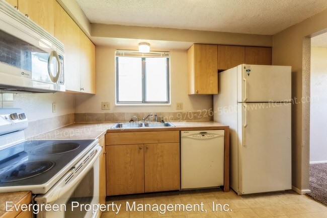 Building Photo - 917-917 Camelot Ct