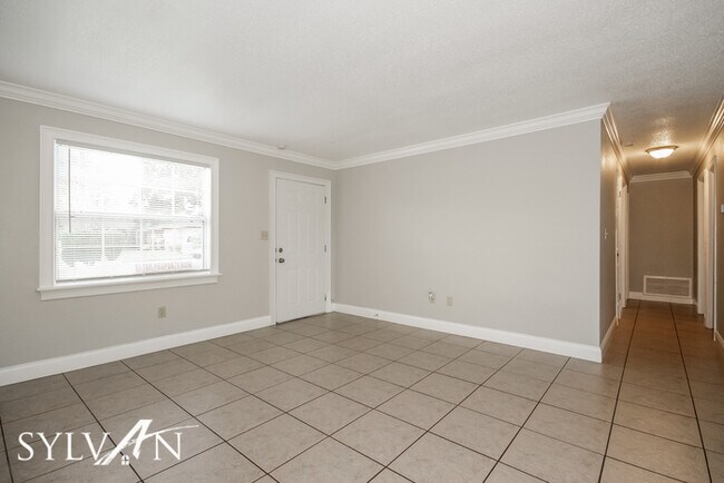 Foto del edificio - Enjoy one-level living in this 3 bedroom, ...
