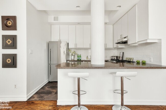 Building Photo - FIFTH AVENUE PENTHOUSE DUPLEX
