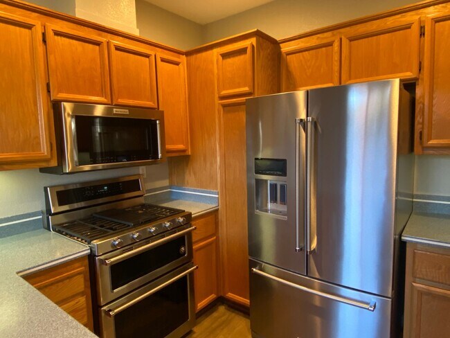 Building Photo - Light and Bright 4 Bedroom, 3 Bathroom Home in San Jose!