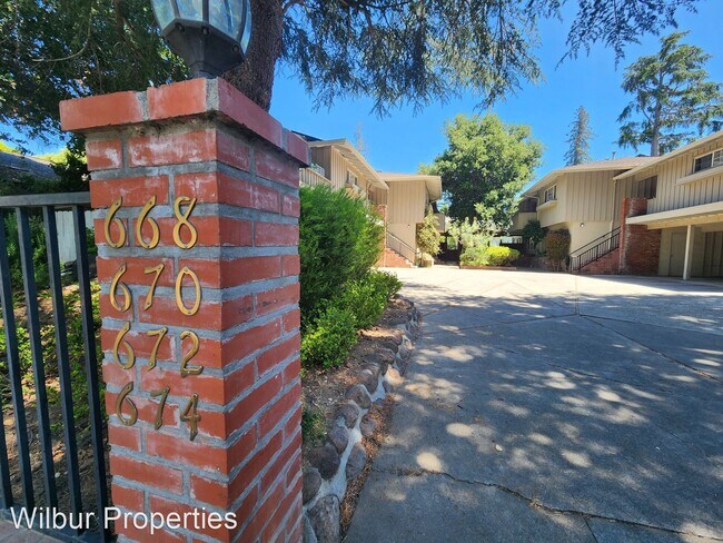 Foto del edificio - 2 br, 1 bath House - 668 Forest Avenue