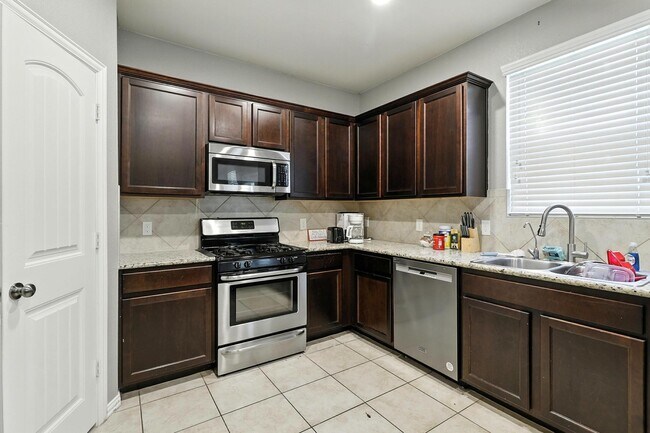 Foto del edificio - 1627 Northwood Springs Dr