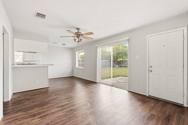 Foto del edificio - 3427 Prudence Dr