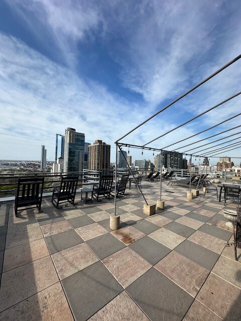 Foto del edificio - 1121 N Waverly Pl