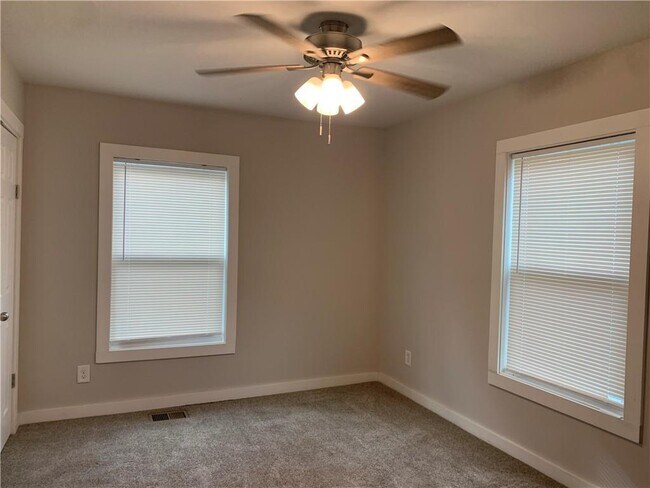 Foto del edificio - 1342 Akridge St NW