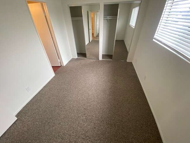 Building Photo - 921 Gaviota Ave