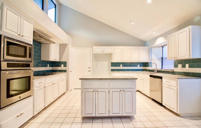 Building Photo - 1806 Encino Bend