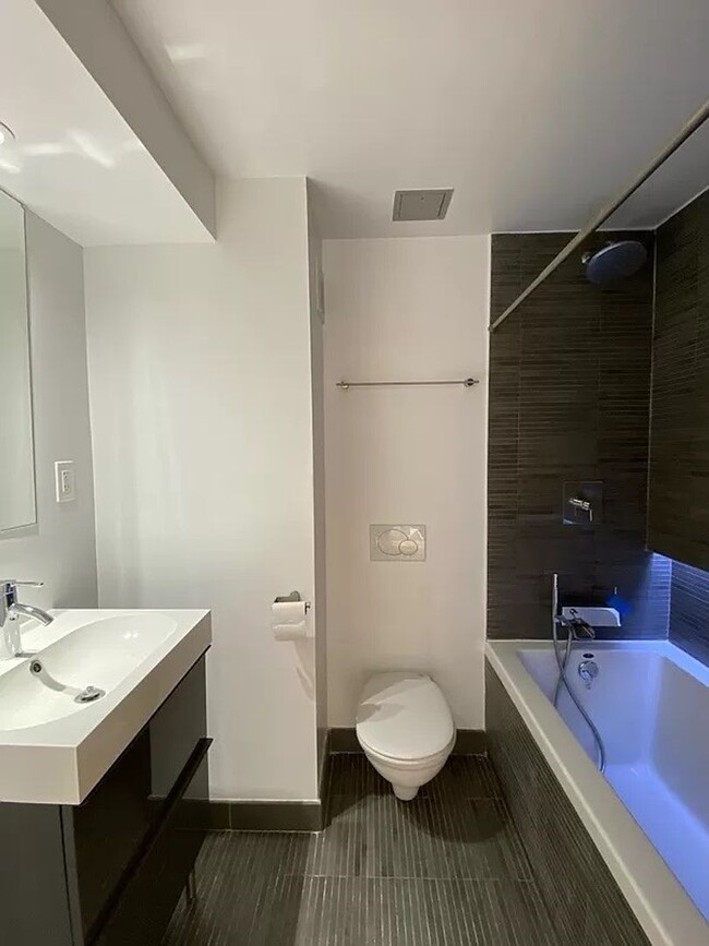 Foto del edificio - Beautiful 1 Bedroom 1 Bathroom  Available