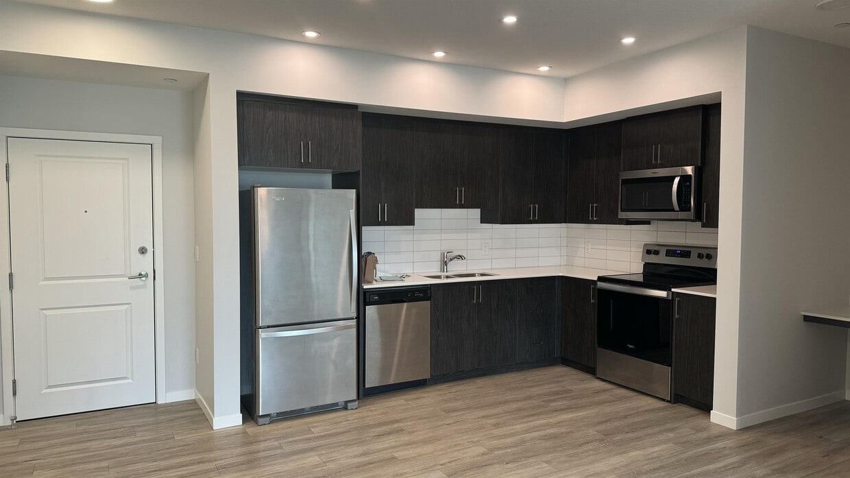 Photo du bâtiment - 3727-3727 Sage Hill Dr NW