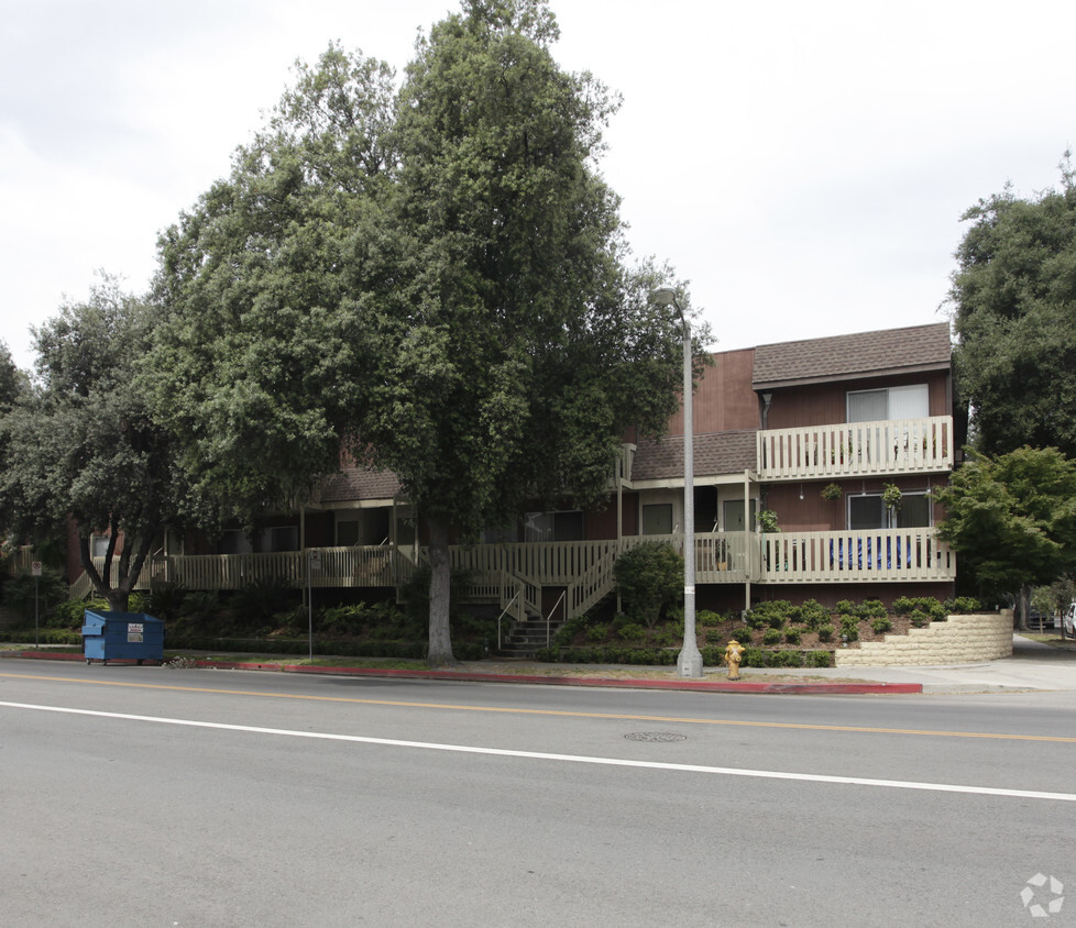 Primary Photo - Camelot Apartments