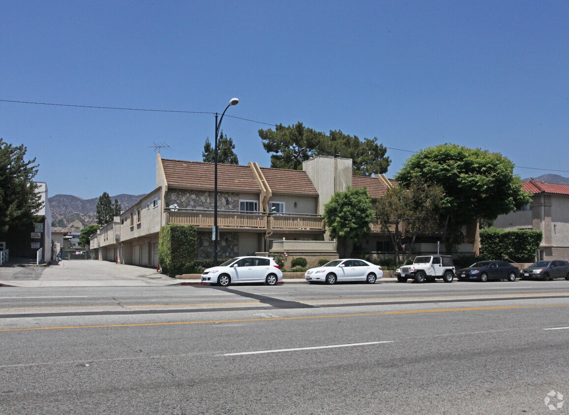 Primary Photo - 1620 N San Fernando Blvd