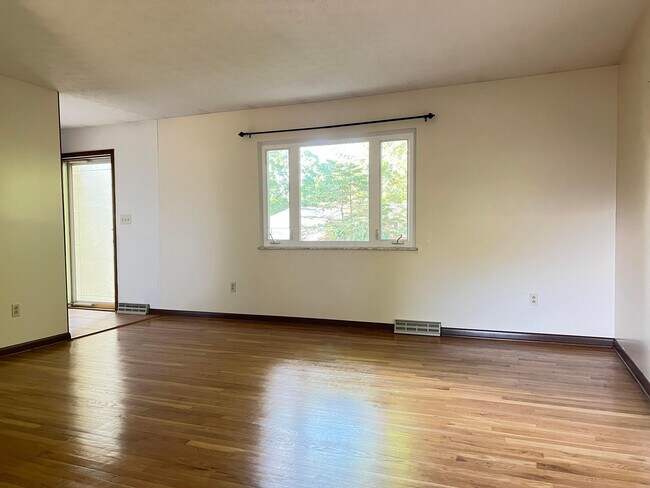 Building Photo - 316 Finstock Way