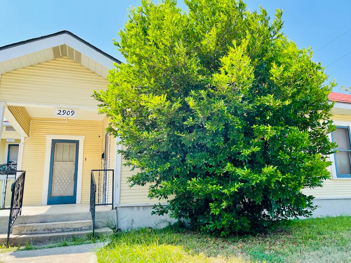 Primary Photo - 2907 N Elmendorf St
