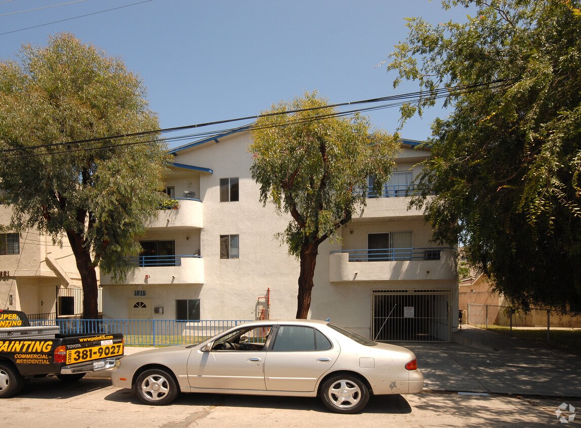 Primary Photo - 1615 W 218th St