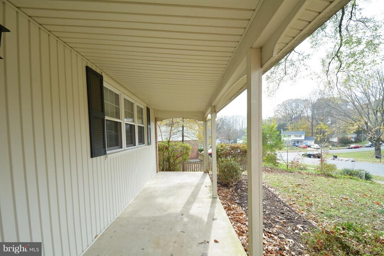 Primary Photo - 5111 Gainsborough Dr