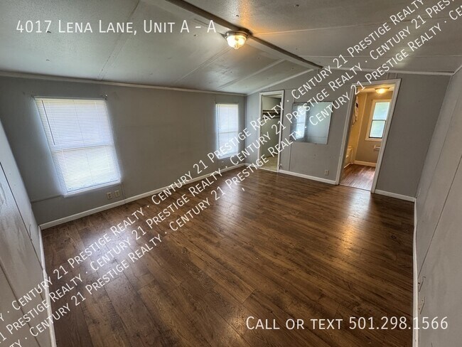 Foto del edificio - 4017 Lena Ln