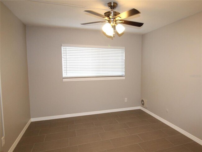 Foto del edificio - 3001 Bee Ridge Rd