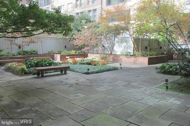 Building Photo - 1140 23rd St NW